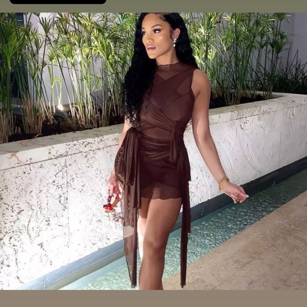 ✨Brown sleeveless mini dress✨